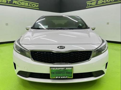 White 2018 Kia Forte LX