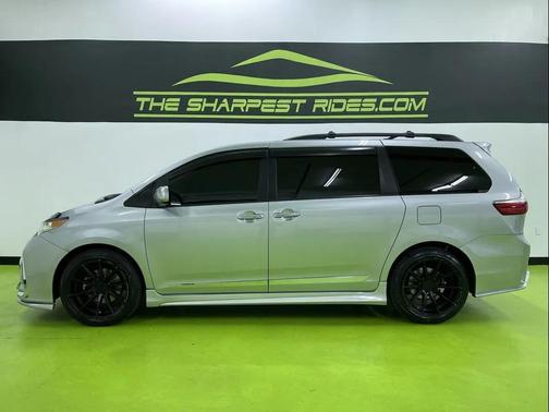 2019 Toyota Sienna XLE