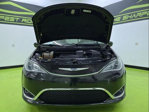 2020 Chrysler Pacifica Touring L