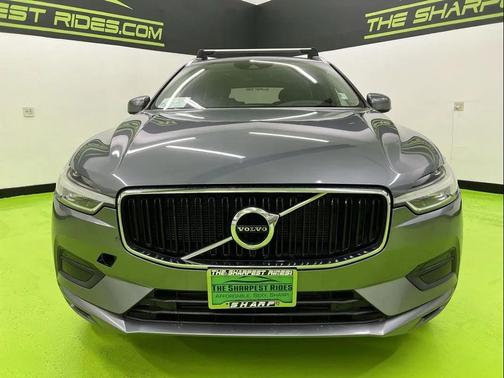 Gray 2018 Volvo XC60 T5 Momentum