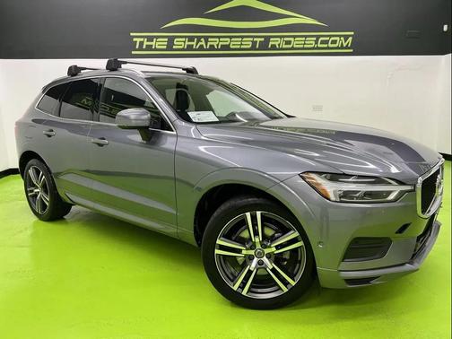 Gray 2018 Volvo XC60 T5 Momentum