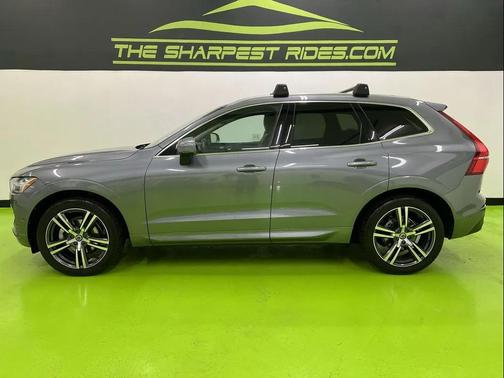 Gray 2018 Volvo XC60 T5 Momentum