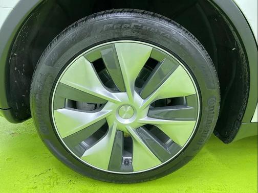 2022 Tesla Model Y Long Range Dual Motor All-Wheel Drive