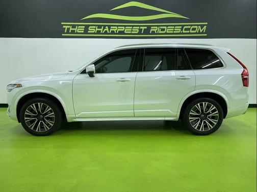 2020 Volvo XC90 T6 Momentum