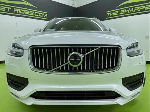 2020 Volvo XC90 T6 Momentum
