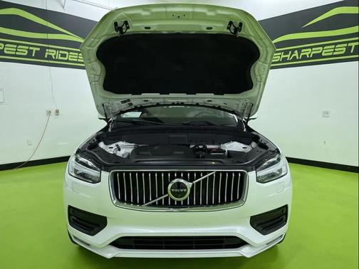 2020 Volvo XC90 T6 Momentum