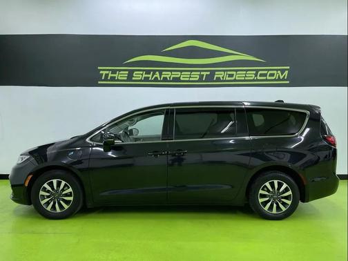 2022 Chrysler Pacifica Hybrid Touring L