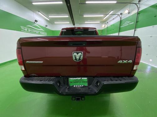 Photo 4 of 19 of 2015 RAM 1500 SLT