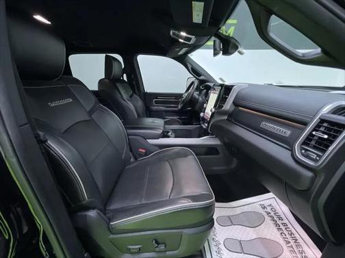 2020 RAM 2500 Laramie Crew Cab 4X4 6'4' Box