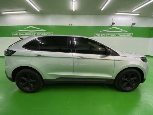 Photo 5 of 21 of 2019 Ford Edge SE
