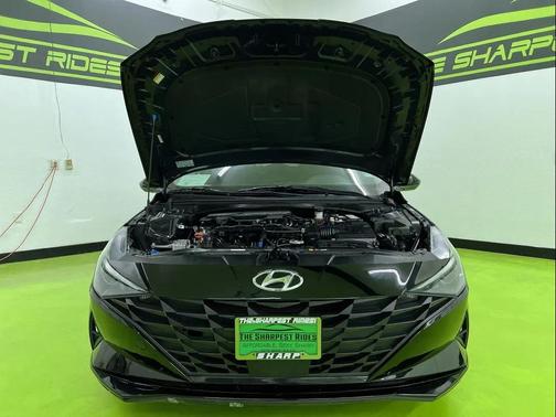 Black 2021 Hyundai ELANTRA SEL
