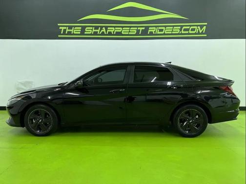 Black 2021 Hyundai ELANTRA SEL
