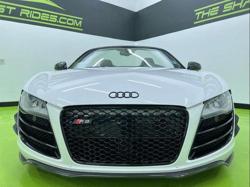 White 2011 Audi R8 5.2 quattro Spyder