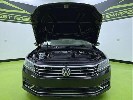 2018 Volkswagen Passat SE