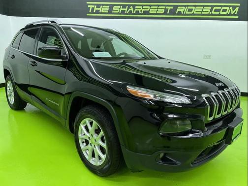 Black 2017 Jeep Cherokee Latitude