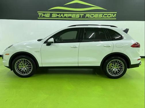 White 2016 Porsche Cayenne Cayenne S E-Hybrid
