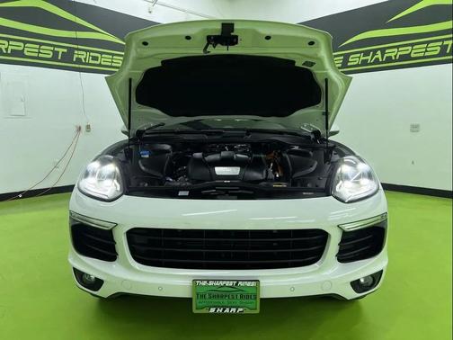 White 2016 Porsche Cayenne Cayenne S E-Hybrid