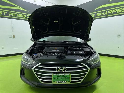 Black 2018 Hyundai ELANTRA SE