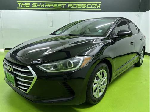 Black 2018 Hyundai ELANTRA SE