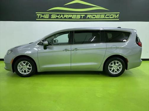 2021 Chrysler Voyager LX