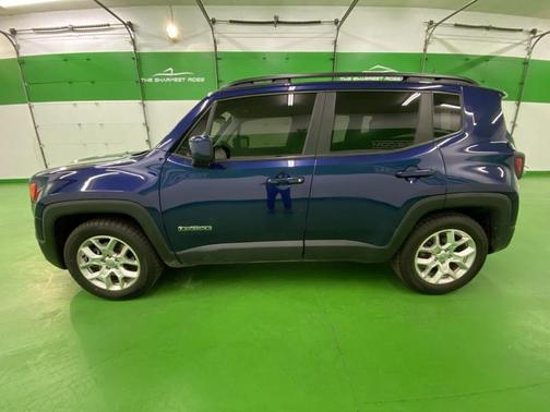 Photo 3 of 19 of 2018 Jeep Renegade Latitude