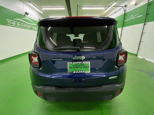Photo 4 of 19 of 2018 Jeep Renegade Latitude