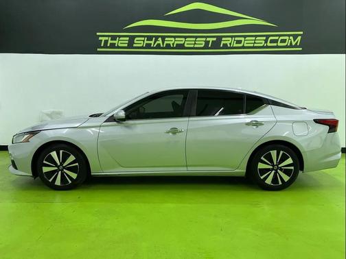 Silver 2022 Nissan Altima 2.5 SV