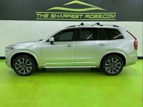 Bright Silver Metallic 2018 Volvo XC90 T6 Momentum