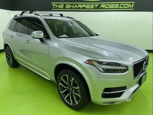 Bright Silver Metallic 2018 Volvo XC90 T6 Momentum