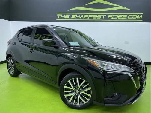 Black 2021 Nissan Kicks SV
