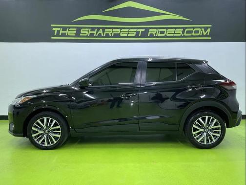 Black 2021 Nissan Kicks SV