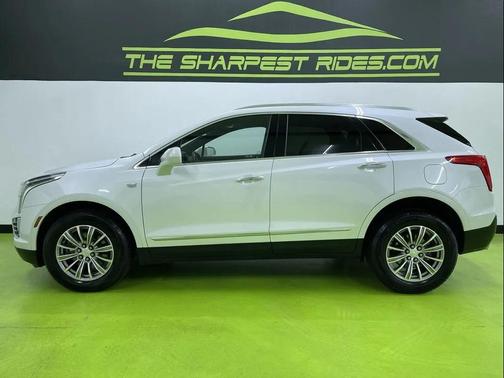 White 2019 Cadillac XT5 Luxury