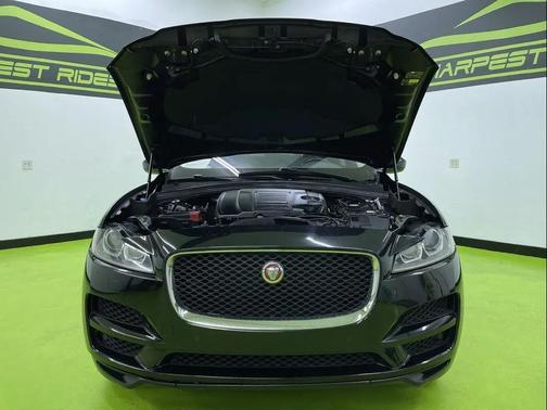 2019 Jaguar F-PACE Prestige