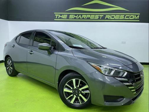 Gray 2024 Nissan Versa 1.6 SV