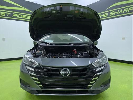 Gray 2024 Nissan Versa 1.6 SV