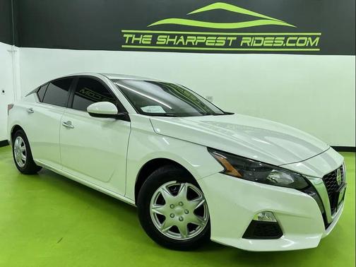 White 2022 Nissan Altima S FWD