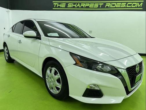 White 2022 Nissan Altima S FWD
