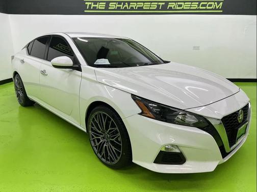 White 2022 Nissan Altima S FWD
