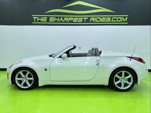 White 2005 Nissan 350Z Touring