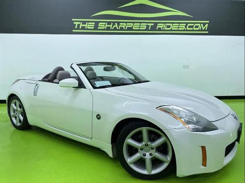White 2005 Nissan 350Z Touring
