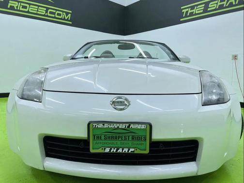 White 2005 Nissan 350Z Touring