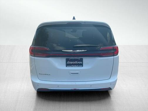 2024 Chrysler Pacifica Touring