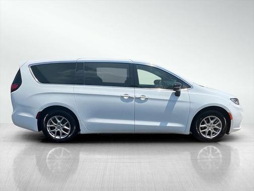 2024 Chrysler Pacifica Touring