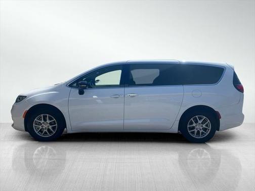2024 Chrysler Pacifica Touring
