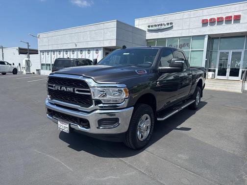 2024 RAM 2500 Tradesman Crew Cab 4x4 6'4' Box