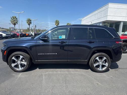 Midnight Sky 2024 Jeep Grand Cherokee Limited