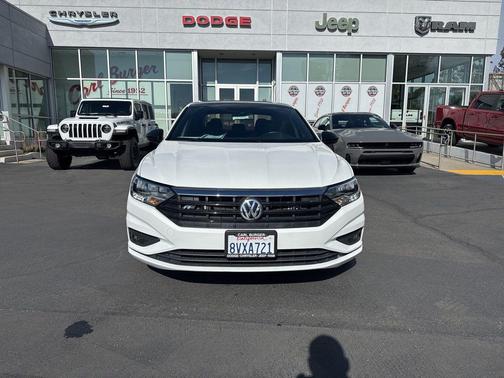 Pure White 2021 Volkswagen Jetta 1.4T R-Line