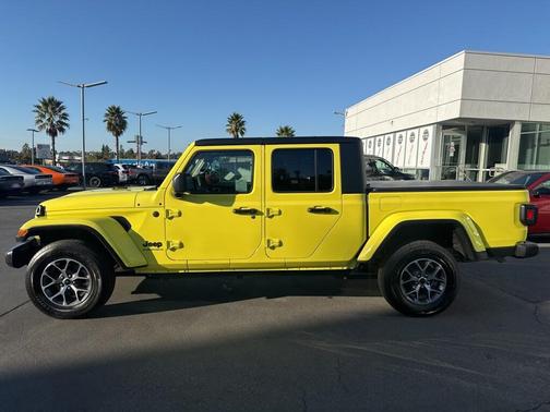 2024 Jeep Gladiator Sport S
