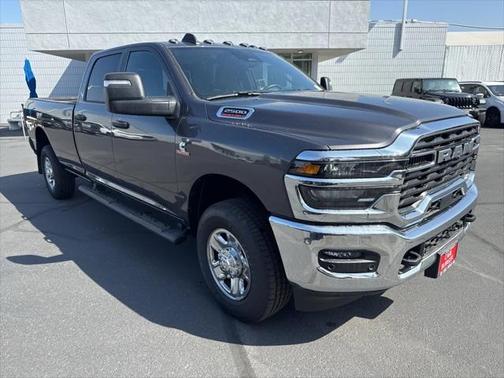 2025 RAM 2500 Tradesman Crew Cab 4x4 8' Box