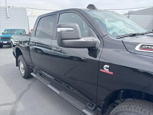 2025 RAM 2500 Tradesman Crew Cab 4x4 6'4' Box